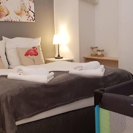 City Apartment Near Shooping Center, 6 Guests Berlino Esterno foto