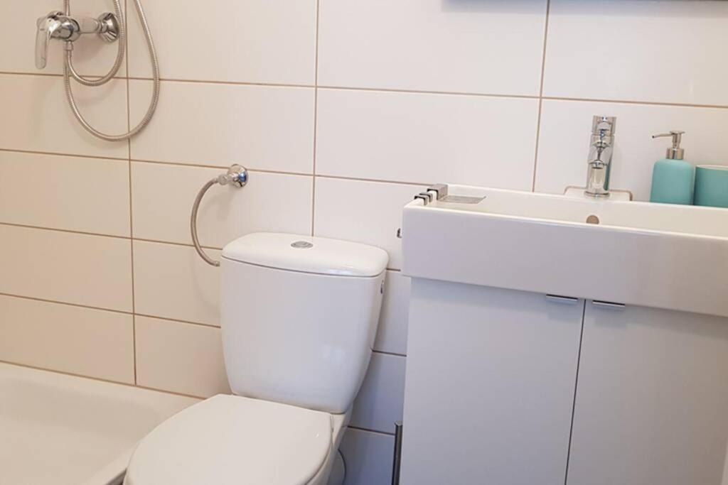 City Apartment Near Shooping Center, 6 Guests Berlino Esterno foto