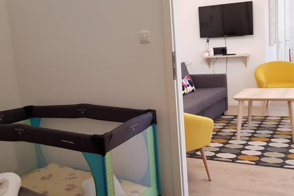 City Apartment Near Shooping Center, 6 Guests Berlino Esterno foto