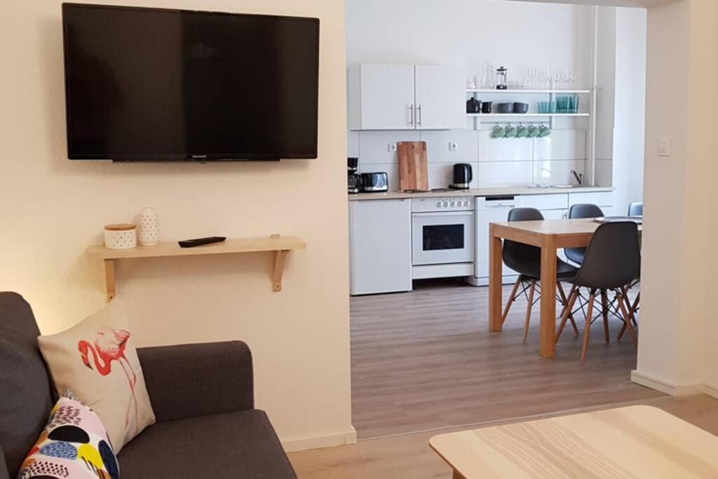 City Apartment Near Shooping Center, 6 Guests Berlino Esterno foto
